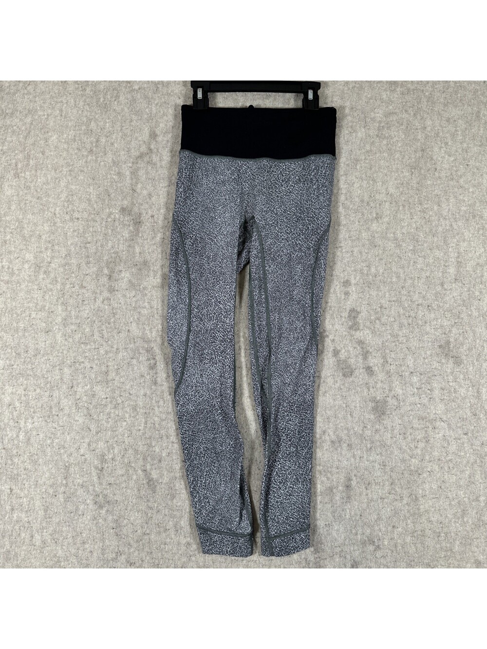 Lululemon Run The Day Tight Legging 4 Gray 25" Capri Fractal Starlight Black